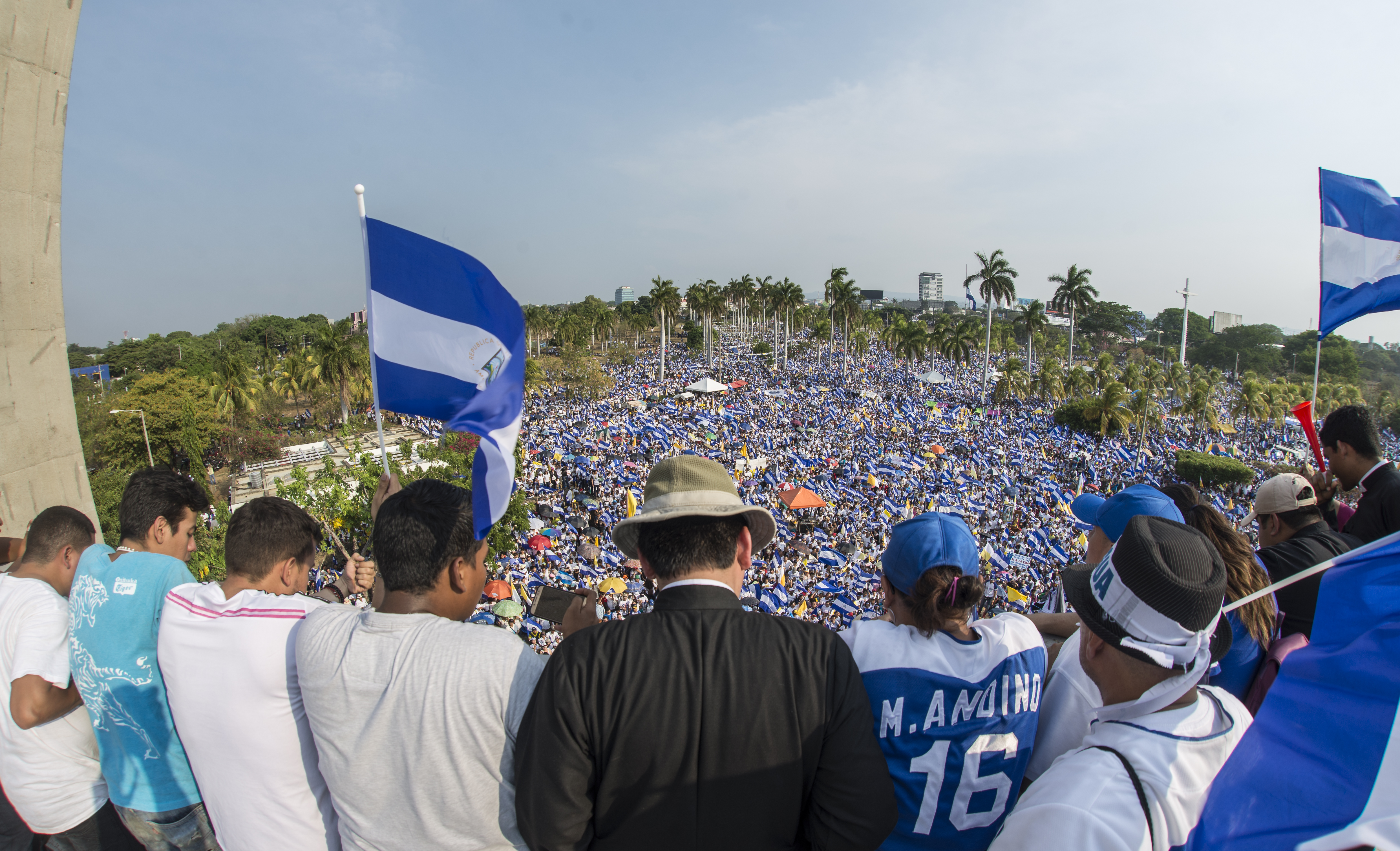 28 de abril de 2018. Apoyo masivo a la peregrinación convocada por la Iglesia católica. Foto/ Oscar Navarrete
